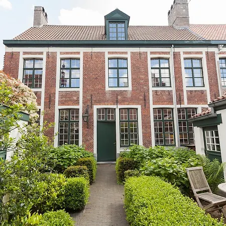 Holiday Home Van Door10 *